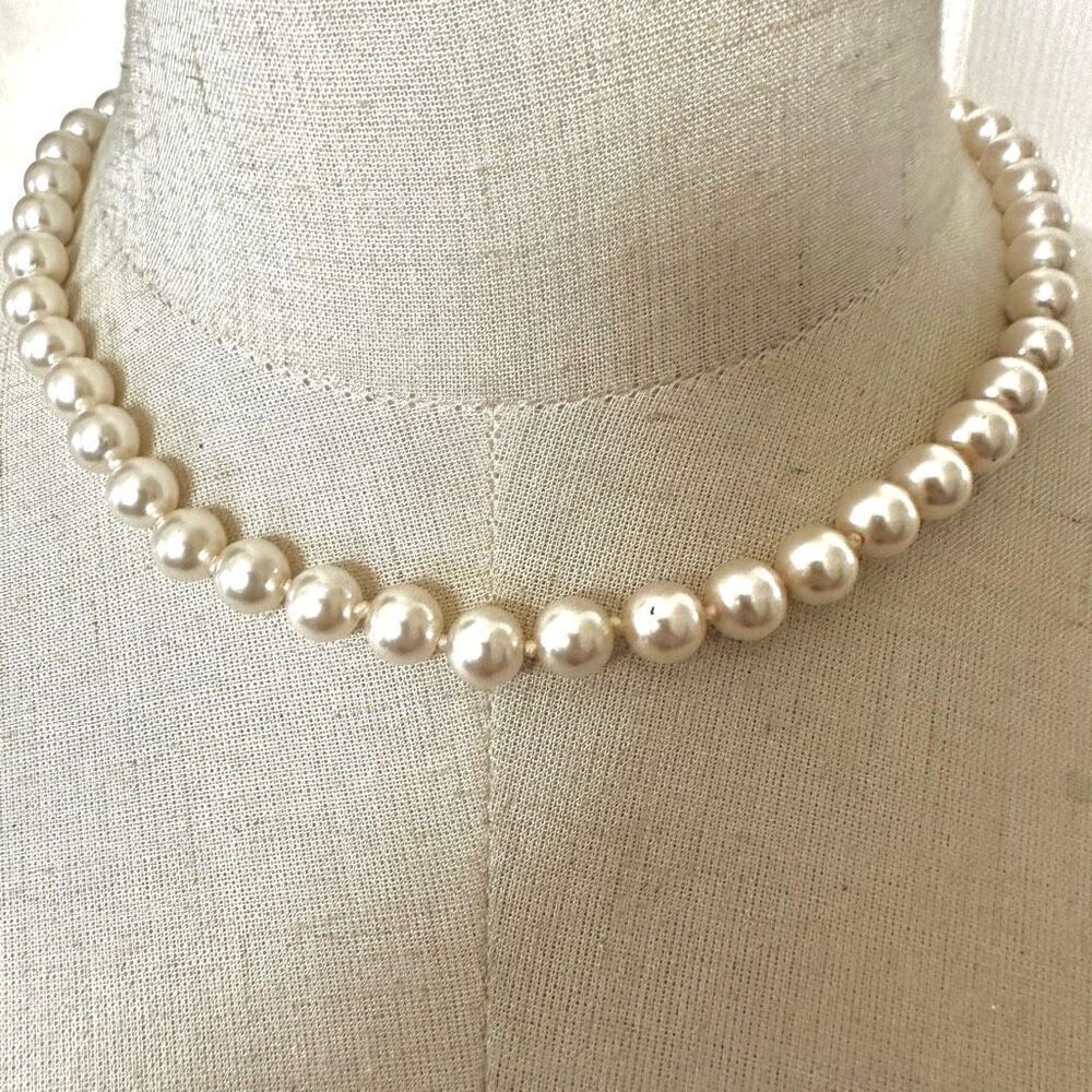 Faux pearl single strand necklace